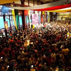 Cantando na Orla às 17 h