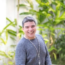 Projeto Pôr do Som Itinerante terá Arthur Espíndola ao vivo