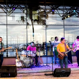 Grupo Toca Guitarrada é atração no “Natal da Estação”