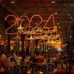 Na Estação das Docas, 2024 é recebido por milhares de pessoas à margem da Baía do Guajará