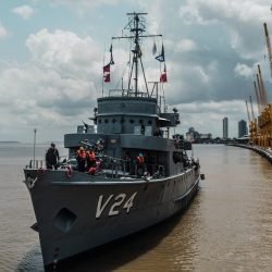 Corveta Solimões atraca na Estação das Docas e abre para visitação pública